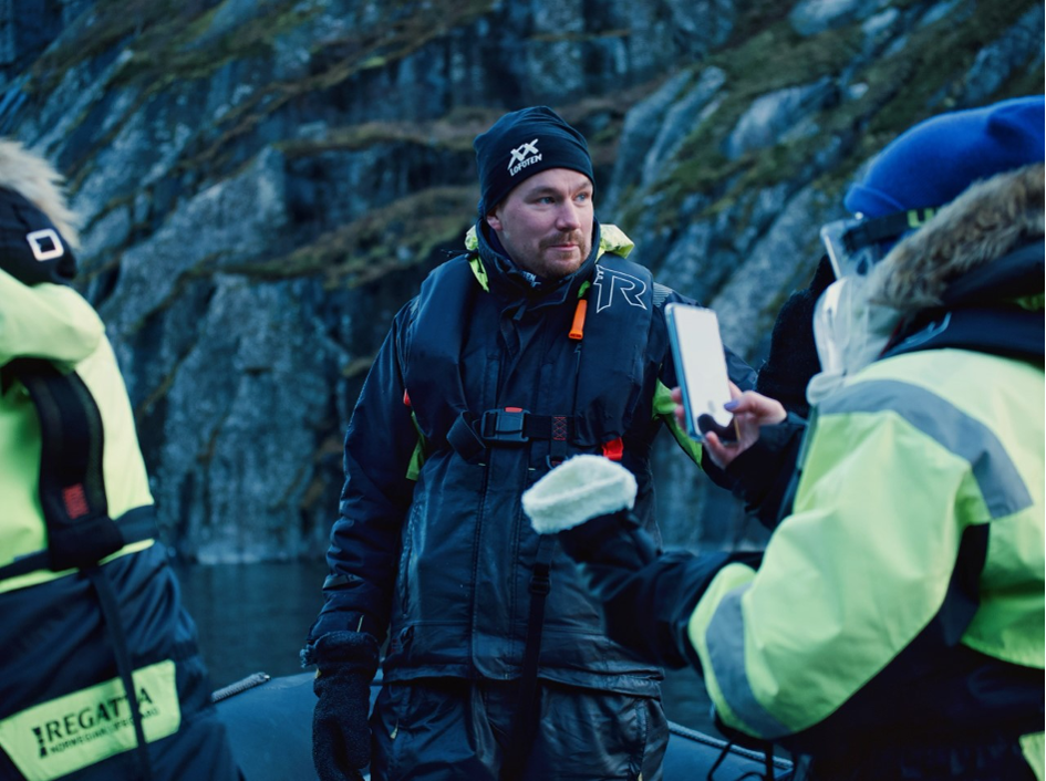  Tord Olav Søderlund tar turister med på havørnsafari i Lofoten.