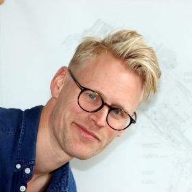 Johan Jordtvedt jobber på et arkitektkontor i Tønsberg. Hovedoppgaven hans nå er å tegne et aktivitetssenter for mennesker med nedsatt funksjonsevne. 
