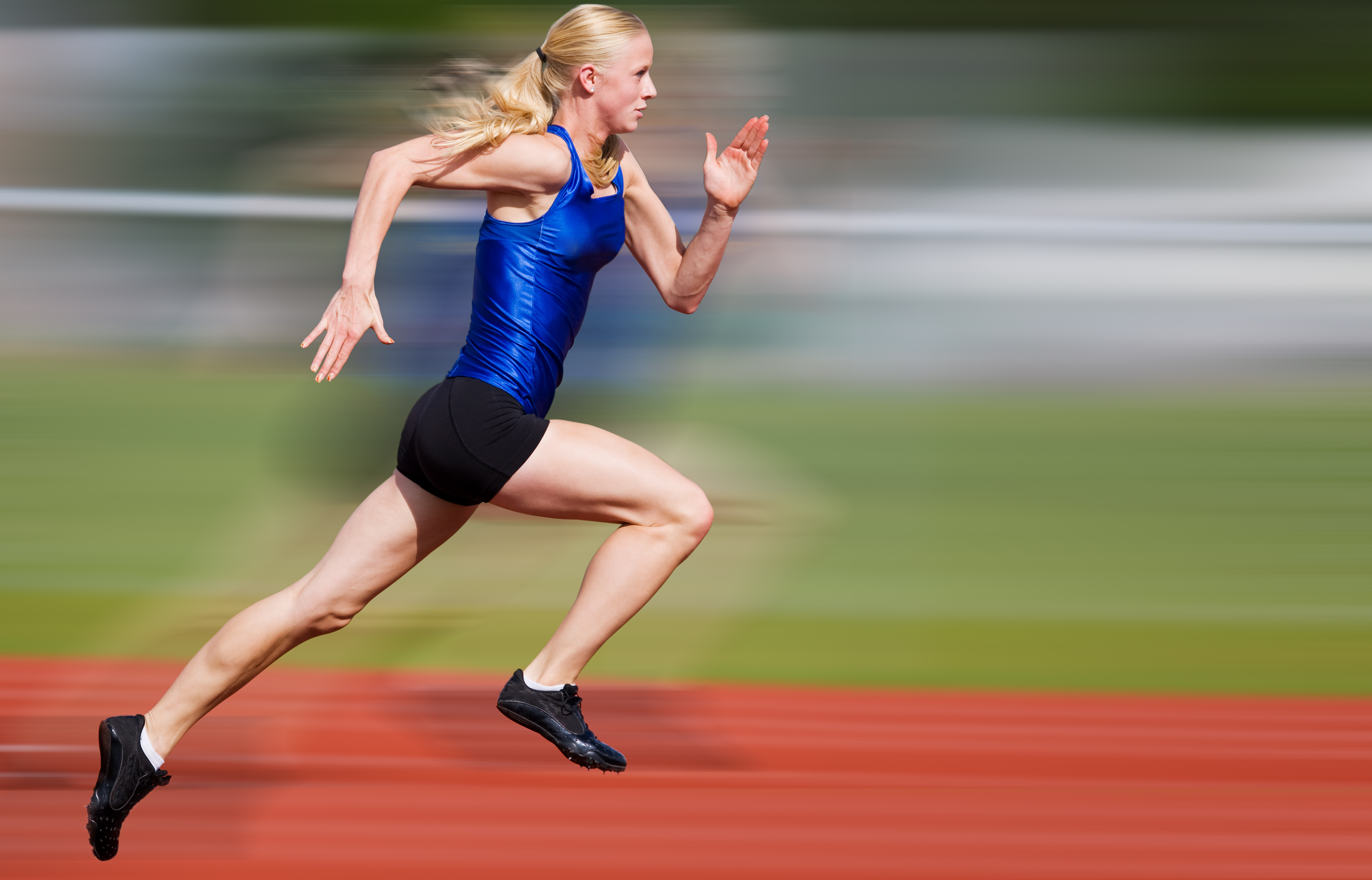 Как быть самой быстрой. Спортсмен бежит. Девушка бежит. Спортсмены в движении. Скоростной бег.